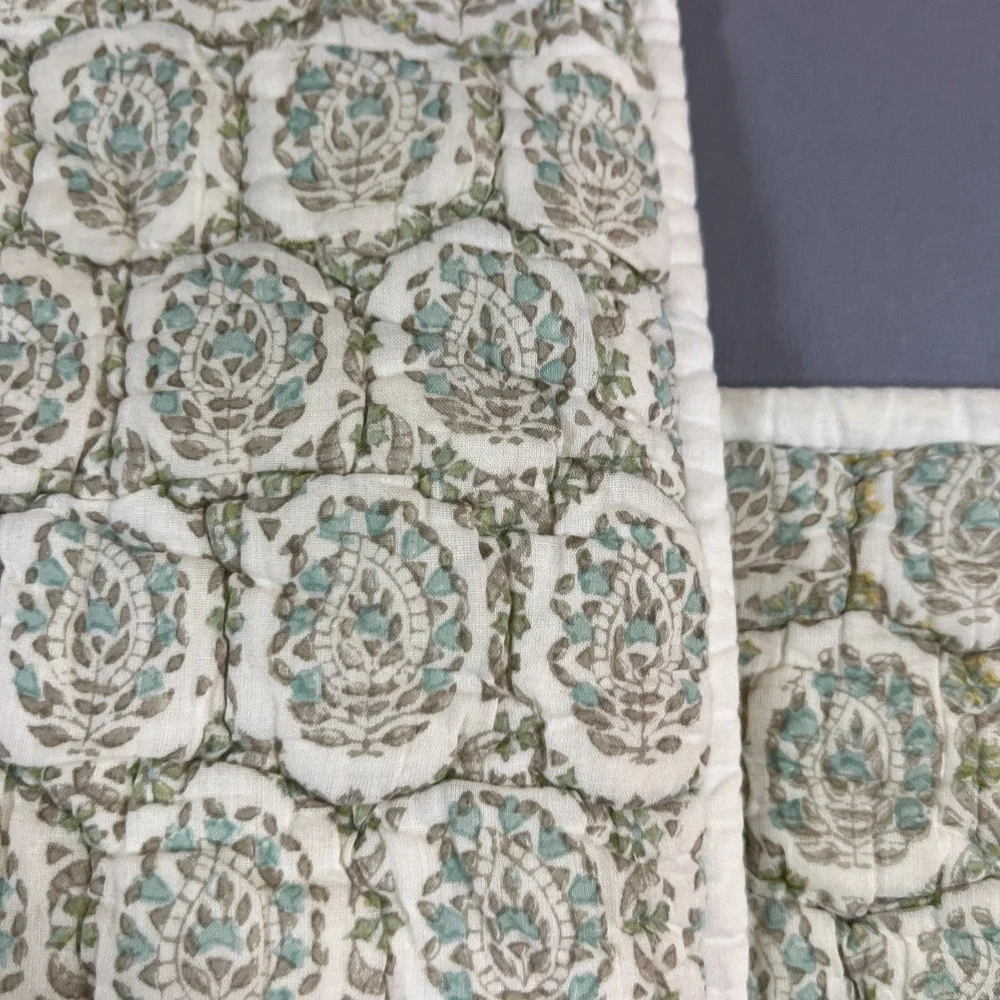 Set Of 2 Pottery Barn Standard Pillow Shams 20